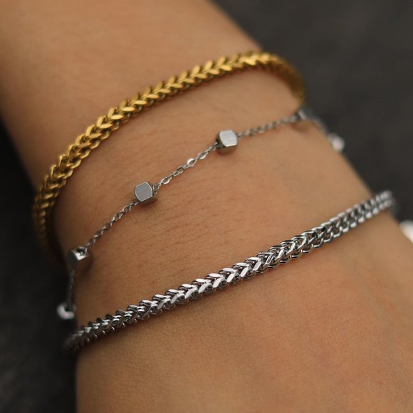 DARBY Square Bead Bracelet - Picture 7 of 7